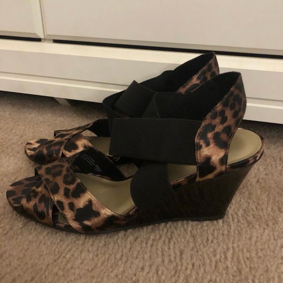 Predictions Tiger Print Wedge Heels - Picture 3 of 3